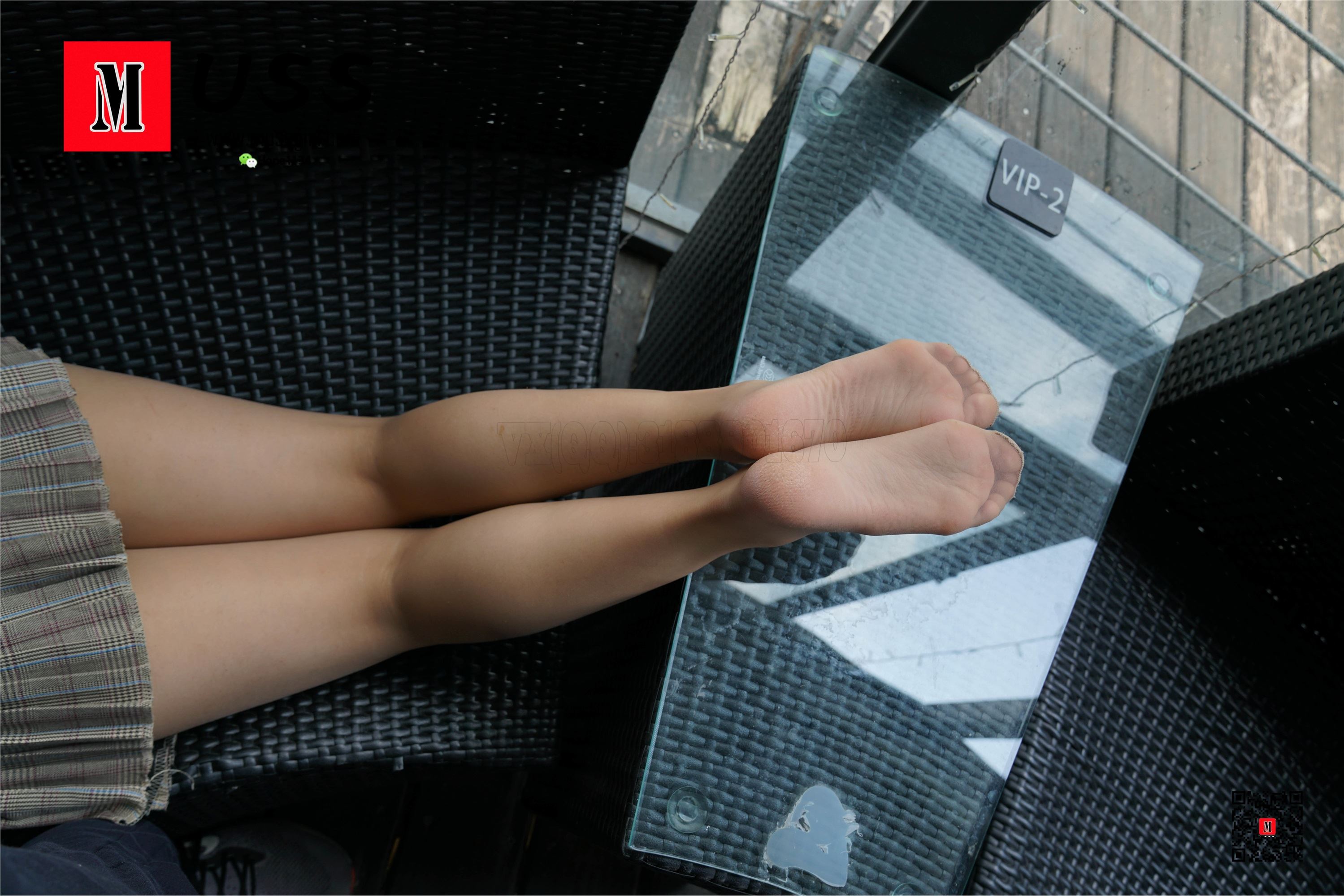 MussGirl慕丝女郎  NO.008 拍过模特的美足，那化妆师璐璐的呢？